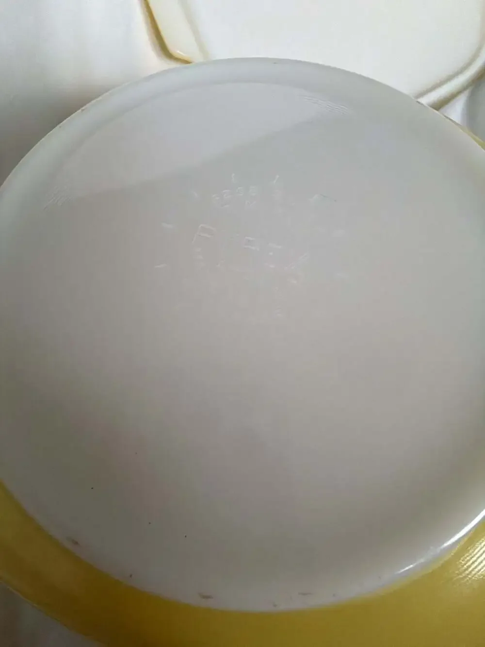 Vintage Pyrex Hostess Solid Yellow Square Casserole Dish and Lid #525-B 2.5 Quar